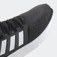 Women's Swift Run 22 core black / feather white